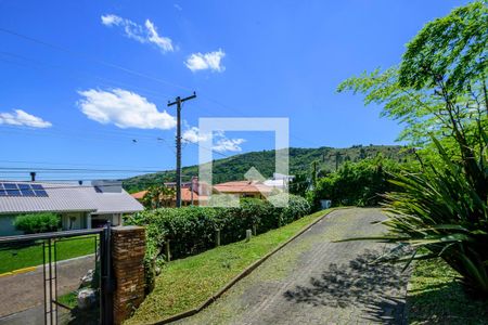 Casa de condomínio à venda com 280m², 3 quartos e 4 vagasEntrada