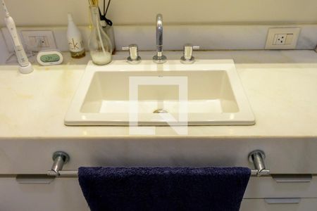 Banheiro da Suíte de casa de condomínio à venda com 3 quartos, 280m² em Aberta dos Morros, Porto Alegre