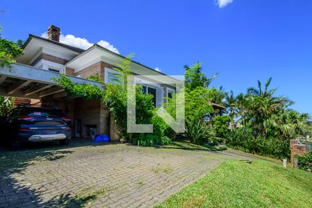 Casa de condomínio à venda com 280m², 3 quartos e 4 vagasEntrada