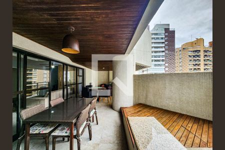 Apartamento para alugar com 200m², 4 quartos e 2 vagassacada