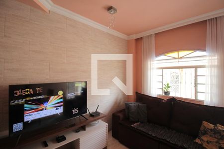 Sala de casa à venda com 2 quartos, 60m² em Santa Mônica, Belo Horizonte