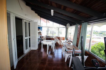 Casa à venda com 248m², 4 quartos e 3 vagas Casa à venda com 248m², 4 quartos e 3 vagasEscritório