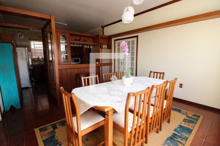 Casa à venda com 248m², 4 quartos e 3 vagas Casa à venda com 248m², 4 quartos e 3 vagasSala de Jantar