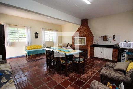 Casa à venda com 248m², 4 quartos e 3 vagas Casa à venda com 248m², 4 quartos e 3 vagasVaranda