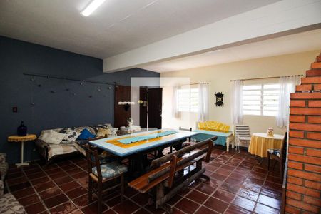 Casa à venda com 248m², 4 quartos e 3 vagas Casa à venda com 248m², 4 quartos e 3 vagasVaranda