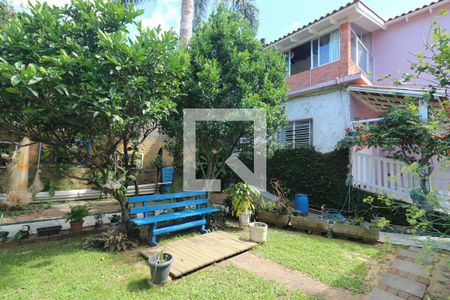 Casa à venda com 248m², 4 quartos e 3 vagas Casa à venda com 248m², 4 quartos e 3 vagasQuintal