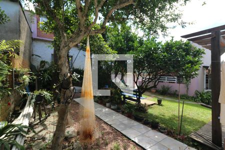 Casa à venda com 248m², 4 quartos e 3 vagas Casa à venda com 248m², 4 quartos e 3 vagasQuintal