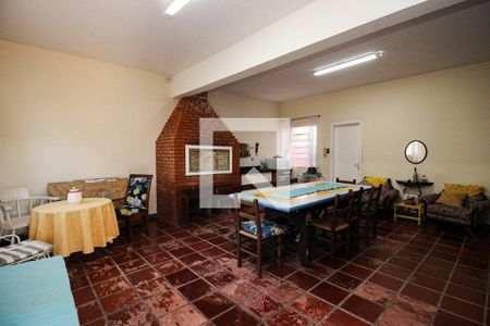 Casa à venda com 248m², 4 quartos e 3 vagas Casa à venda com 248m², 4 quartos e 3 vagasVaranda