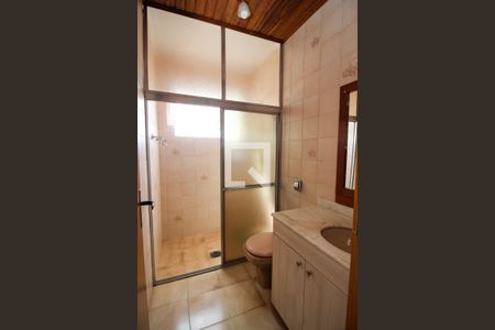 Casa à venda com 248m², 4 quartos e 3 vagas Casa à venda com 248m², 4 quartos e 3 vagasBanheiro 1