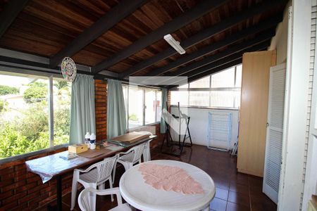 Casa à venda com 248m², 4 quartos e 3 vagas Casa à venda com 248m², 4 quartos e 3 vagasEscritório