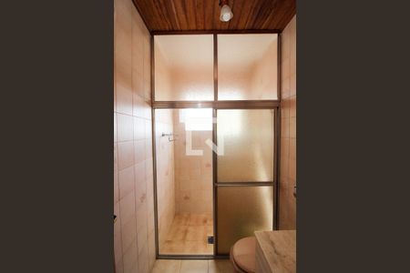 Casa à venda com 248m², 4 quartos e 3 vagas Casa à venda com 248m², 4 quartos e 3 vagasBanheiro 1