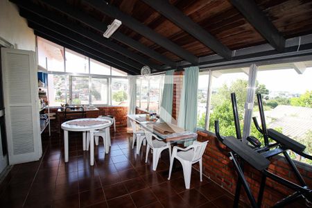 Casa à venda com 248m², 4 quartos e 3 vagas Casa à venda com 248m², 4 quartos e 3 vagasEscritório