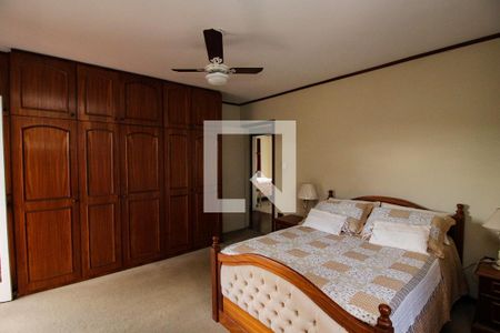 Casa à venda com 248m², 4 quartos e 3 vagas Casa à venda com 248m², 4 quartos e 3 vagasQuarto Suíte