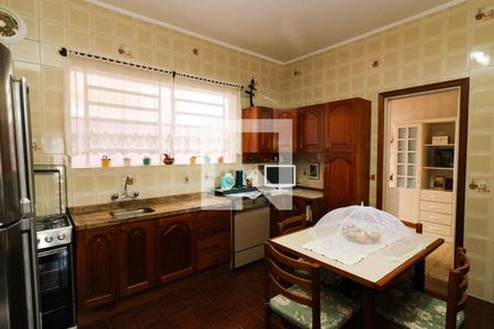 Casa à venda com 248m², 4 quartos e 3 vagas Casa à venda com 248m², 4 quartos e 3 vagasCozinha