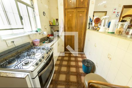 Casa à venda com 240m², 2 quartos e 7 vagas Casa à venda com 240m², 2 quartos e 7 vagasCozinha