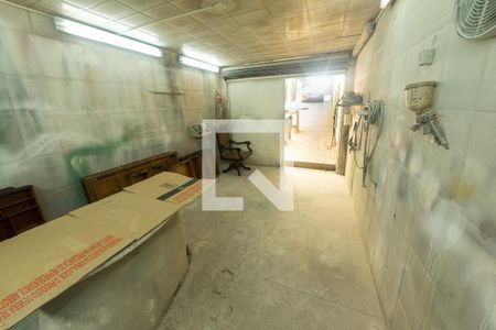 Casa à venda com 240m², 2 quartos e 7 vagas Casa à venda com 240m², 2 quartos e 7 vagasGaragem/Oficina