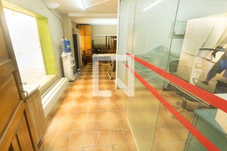 Casa à venda com 240m², 2 quartos e 7 vagas Casa à venda com 240m², 2 quartos e 7 vagasGaragem/Oficina