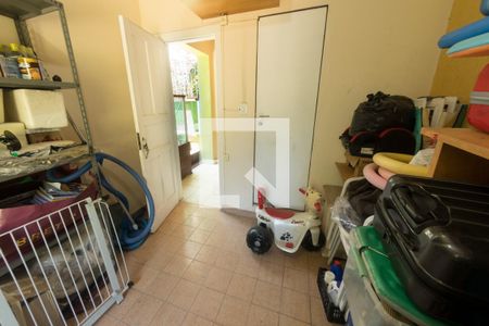 Casa à venda com 240m², 2 quartos e 7 vagas Casa à venda com 240m², 2 quartos e 7 vagasEdícula - Quarto