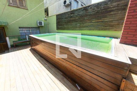 Casa à venda com 240m², 2 quartos e 7 vagas Casa à venda com 240m², 2 quartos e 7 vagasPiscina