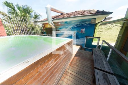 Casa à venda com 240m², 2 quartos e 7 vagas Casa à venda com 240m², 2 quartos e 7 vagasPiscina