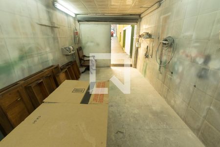 Casa à venda com 240m², 2 quartos e 7 vagas Casa à venda com 240m², 2 quartos e 7 vagasGaragem/Oficina