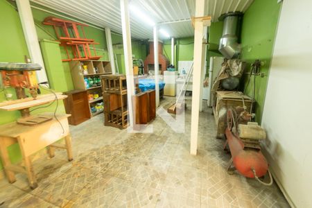 Casa à venda com 240m², 2 quartos e 7 vagas Casa à venda com 240m², 2 quartos e 7 vagasGaragem/Oficina