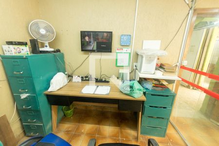 Casa à venda com 240m², 2 quartos e 7 vagas Casa à venda com 240m², 2 quartos e 7 vagasGaragem/Oficina