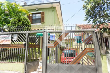 Casa à venda com 240m², 2 quartos e 7 vagas Casa à venda com 240m², 2 quartos e 7 vagasFachada