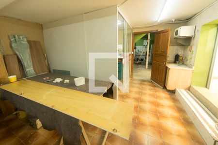 Casa à venda com 240m², 2 quartos e 7 vagas Casa à venda com 240m², 2 quartos e 7 vagasGaragem/Oficina