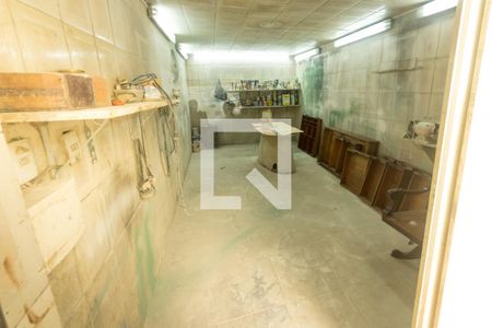 Casa à venda com 240m², 2 quartos e 7 vagas Casa à venda com 240m², 2 quartos e 7 vagasGaragem/Oficina