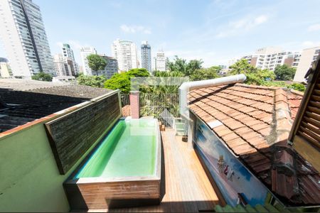 Casa à venda com 240m², 2 quartos e 7 vagas Casa à venda com 240m², 2 quartos e 7 vagasPiscina