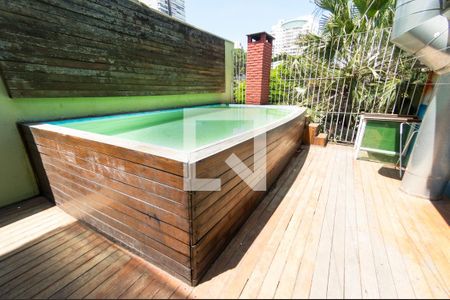 Casa à venda com 240m², 2 quartos e 7 vagas Casa à venda com 240m², 2 quartos e 7 vagasPiscina