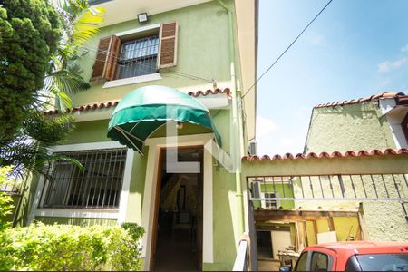 Casa à venda com 240m², 2 quartos e 7 vagas Casa à venda com 240m², 2 quartos e 7 vagasFachada