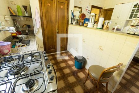 Casa à venda com 240m², 2 quartos e 7 vagas Casa à venda com 240m², 2 quartos e 7 vagasCozinha