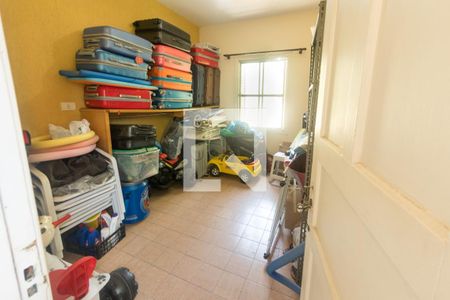 Casa à venda com 240m², 2 quartos e 7 vagas Casa à venda com 240m², 2 quartos e 7 vagasEdícula - Quarto