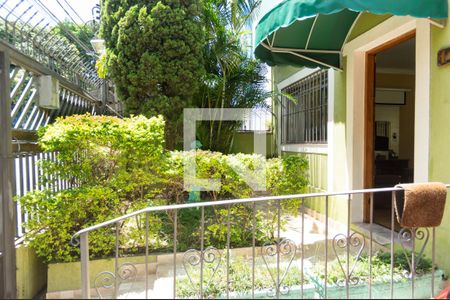 Casa à venda com 240m², 2 quartos e 7 vagas Casa à venda com 240m², 2 quartos e 7 vagasJardim