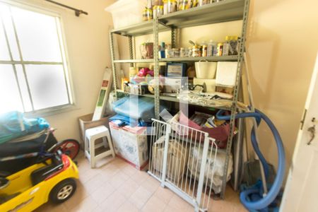 Casa à venda com 240m², 2 quartos e 7 vagas Casa à venda com 240m², 2 quartos e 7 vagasEdícula - Quarto