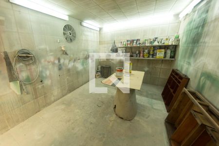 Casa à venda com 240m², 2 quartos e 7 vagas Casa à venda com 240m², 2 quartos e 7 vagasGaragem/Oficina