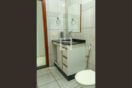 Casa para alugar com 150m², 3 quartos e 2 vagasBanheiro Social