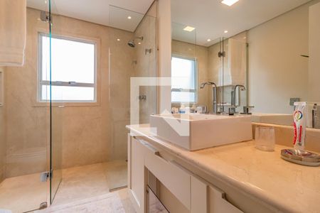 Casa de condomínio à venda com 732m², 4 quartos e 3 vagas Casa de condomínio à venda com 732m², 4 quartos e 3 vagasBanheiro 1 da Suíte 4