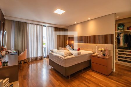 Casa de condomínio à venda com 732m², 4 quartos e 3 vagas Casa de condomínio à venda com 732m², 4 quartos e 3 vagasSuíte 1