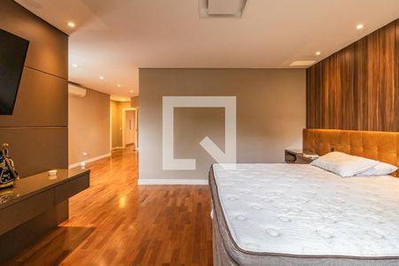 Casa de condomínio à venda com 732m², 4 quartos e 3 vagas Casa de condomínio à venda com 732m², 4 quartos e 3 vagasSuíte 4