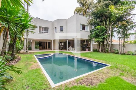 Casa de condomínio à venda com 732m², 4 quartos e 3 vagas Casa de condomínio à venda com 732m², 4 quartos e 3 vagasÁrea Externa
