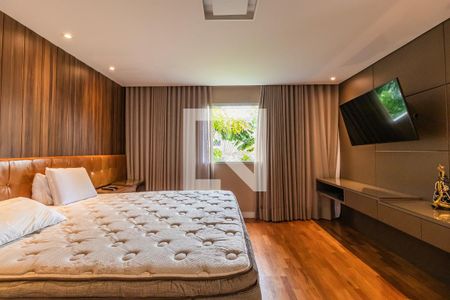 Casa de condomínio à venda com 732m², 4 quartos e 3 vagas Casa de condomínio à venda com 732m², 4 quartos e 3 vagasSuíte 4