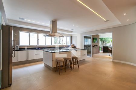 Casa de condomínio à venda com 732m², 4 quartos e 3 vagas Casa de condomínio à venda com 732m², 4 quartos e 3 vagasCozinha