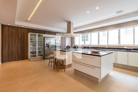 Casa de condomínio à venda com 732m², 4 quartos e 3 vagas Casa de condomínio à venda com 732m², 4 quartos e 3 vagasCozinha