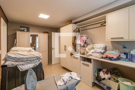 Casa de condomínio à venda com 732m², 4 quartos e 3 vagas Casa de condomínio à venda com 732m², 4 quartos e 3 vagasÁrea de Serviço