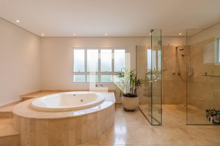 Casa de condomínio à venda com 732m², 4 quartos e 3 vagas Casa de condomínio à venda com 732m², 4 quartos e 3 vagasBanheiro 2 da Suíte 4