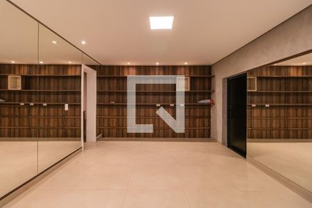 Casa de condomínio à venda com 732m², 4 quartos e 3 vagas Casa de condomínio à venda com 732m², 4 quartos e 3 vagasAcademia