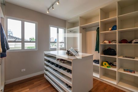 Casa de condomínio à venda com 732m², 4 quartos e 3 vagas Casa de condomínio à venda com 732m², 4 quartos e 3 vagasCloset 2 da Suíte 4